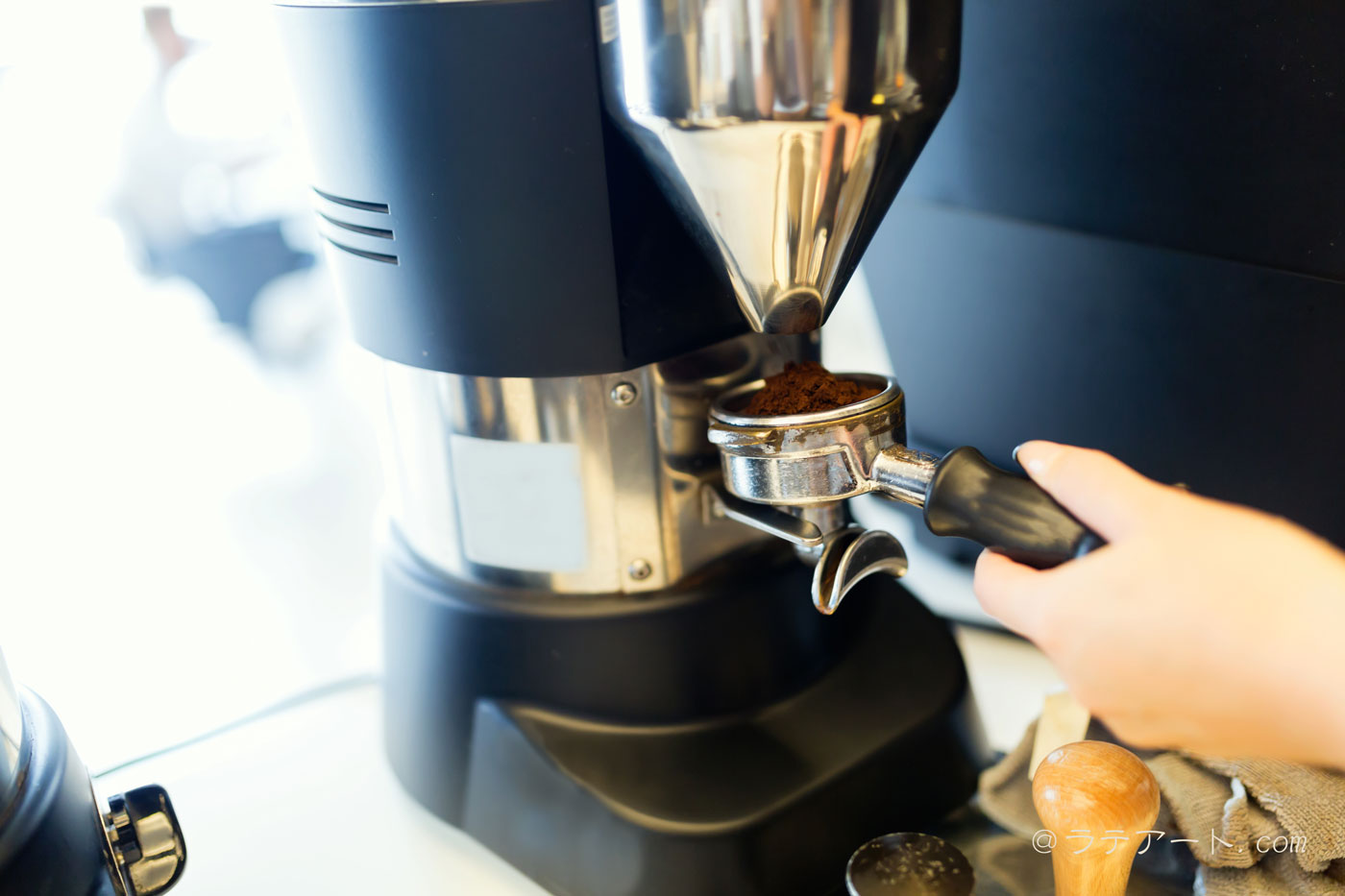 グラインダー ～ コーヒー豆をエスプレッソに適した細かさに挽く器具 